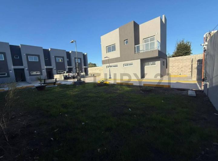 Casa · 105m² · 6 Ambientes · 2 Cocheras