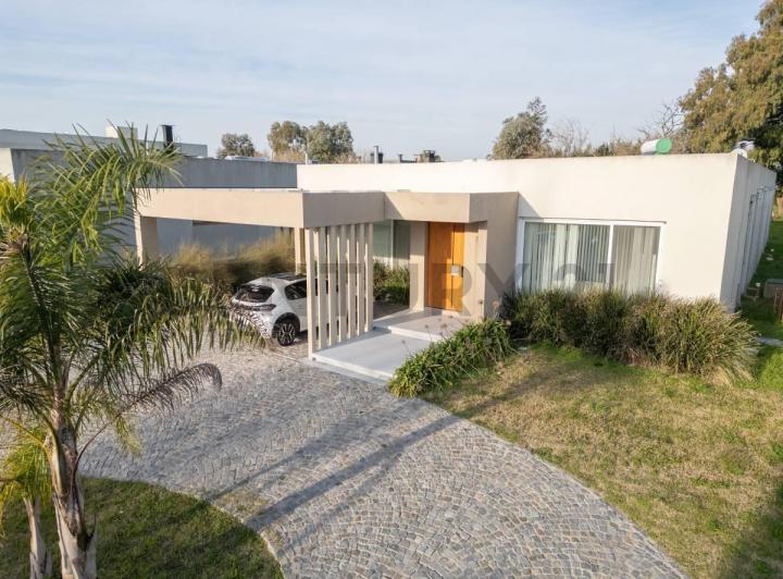 Casa · 166m² · 4 Ambientes · 2 Cocheras