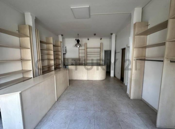 Local comercial · 80m² · 2 Ambientes · 1 Cochera