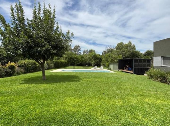 Casa · 190m² · 5 Ambientes · 2 Cocheras
