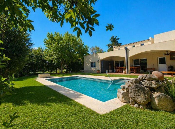 Casa · 164m² · 4 Ambientes · 2 Cocheras