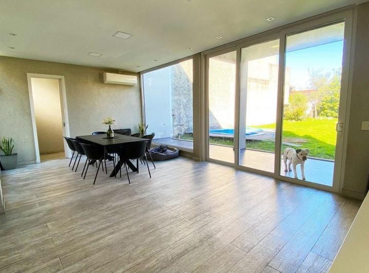 Casa · 284m² · 6 Ambientes · 1 Cochera
