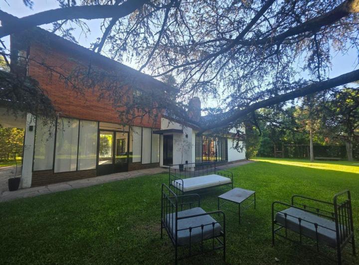 Casa · 260m² · 7 Ambientes