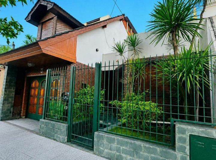 Casa · 193m² · 4 Ambientes · 2 Cocheras