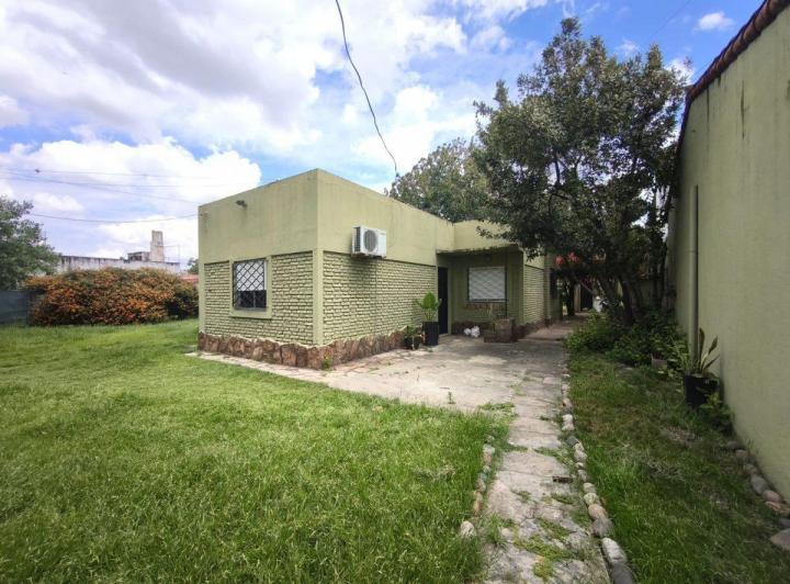 Casa · 100m² · 4 Ambientes · 2 Cocheras