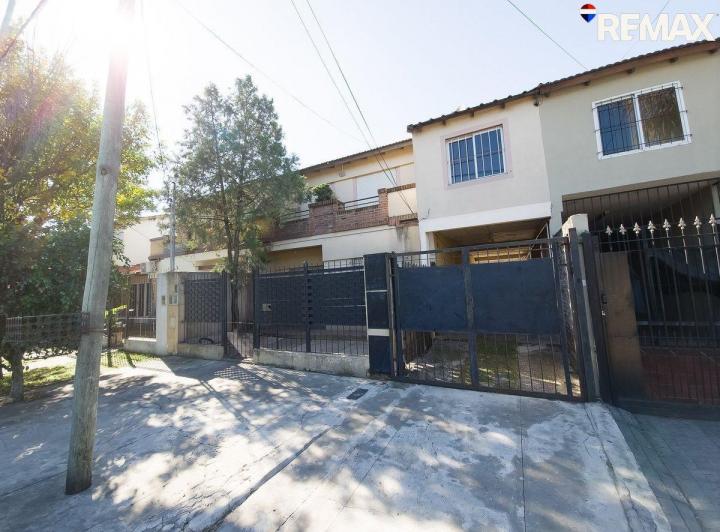 Casa · 120m² · 8 Ambientes · 1 Cochera