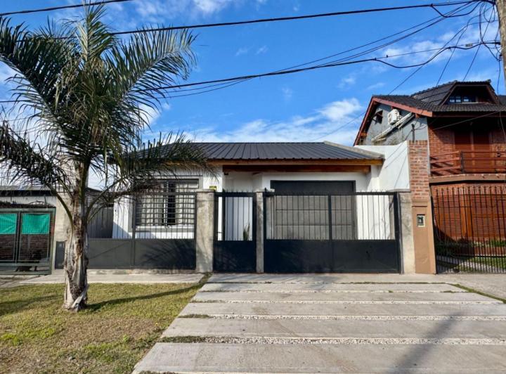 Casa · 128m² · 3 Ambientes · 2 Cocheras