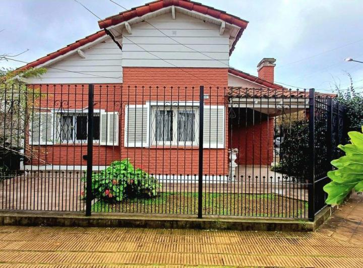 Casa · 121m² · 3 Ambientes · 1 Cochera