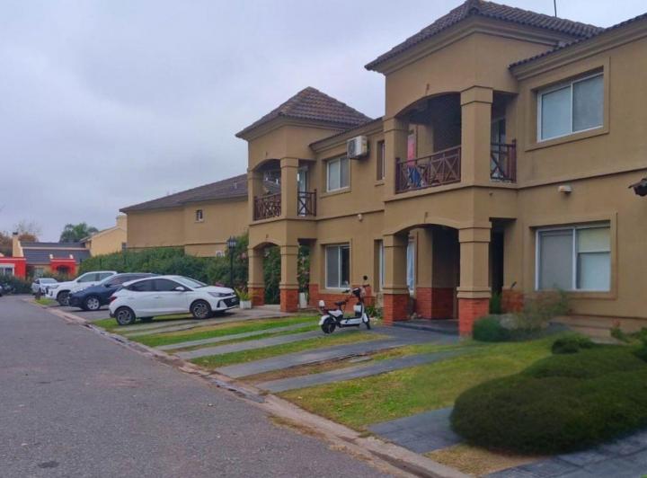 Casa · 165m² · 4 Ambientes · 1 Cochera