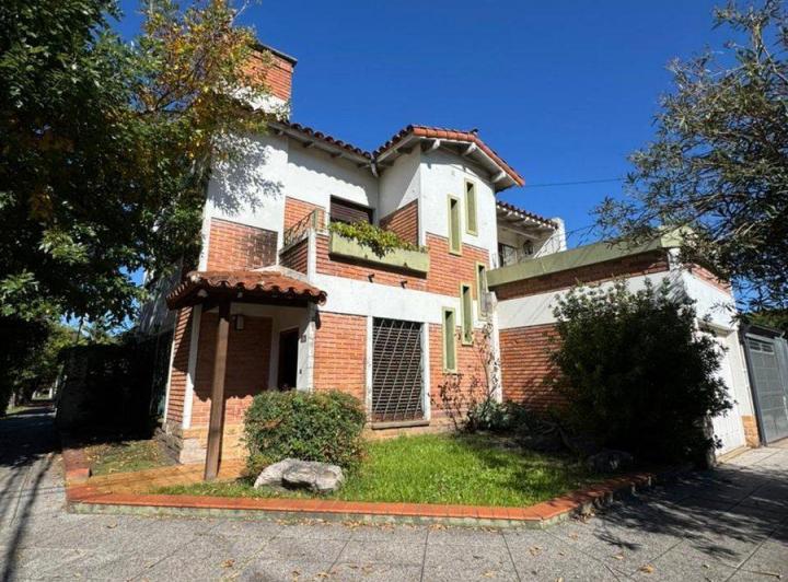Casa · 150m² · 4 Ambientes · 1 Cochera