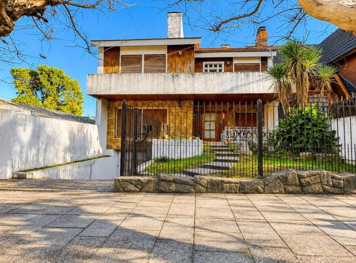 Casa · 370m² · 4 Ambientes · 1 Cochera