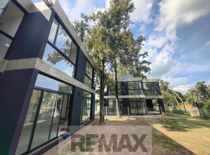 Casa · 131m² · 4 Ambientes · 2 Cocheras