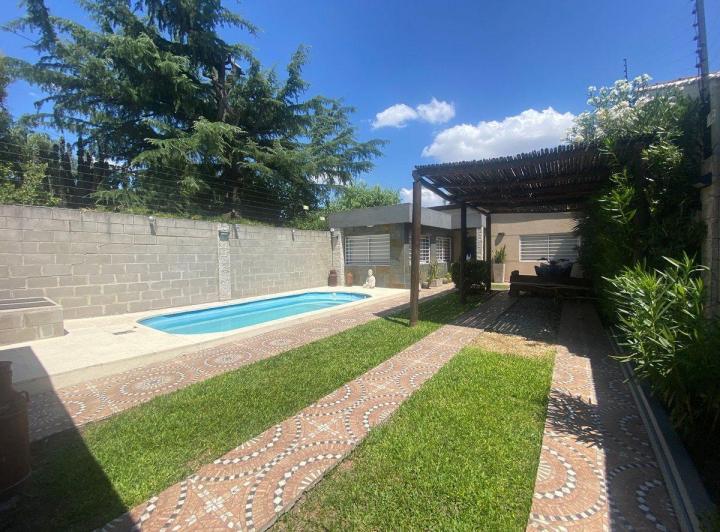 Casa · 110m² · 4 Ambientes · 2 Cocheras
