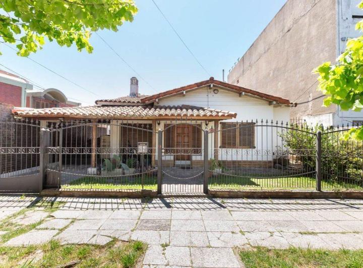 Casa · 4 Ambientes · 2 Cocheras