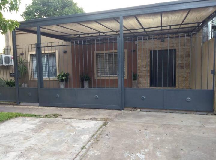 Casa · 130m² · 4 Ambientes · 2 Cocheras