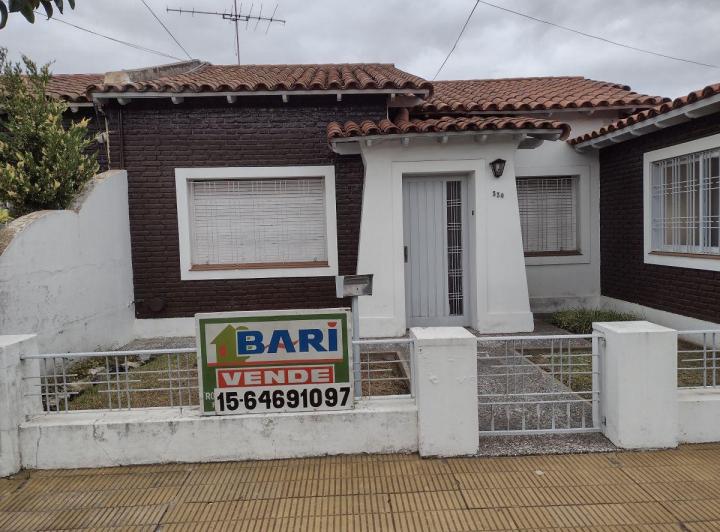 Casa · 100m² · 4 Ambientes · 2 Cocheras