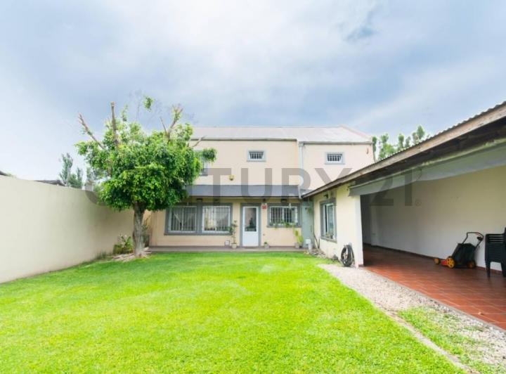 Casa · 280m² · 5 Ambientes · 3 Cocheras