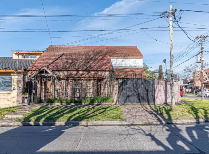 Casa · 104m² · 4 Ambientes · 1 Cochera