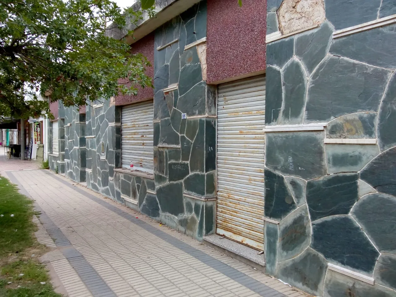 INMUEBLE EN VENTA – ESQUINA COMPLETA SOBRE RUTA PRINCIPAL – TOLEDO