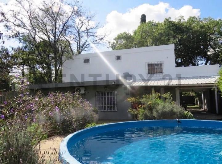 Casa · 300m² · 8 Ambientes · 2 Cocheras