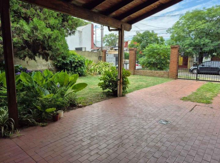 Casa · 157m² · 4 Ambientes · 2 Cocheras
