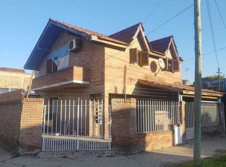 Casa · 165m² · 4 Ambientes · 1 Cochera