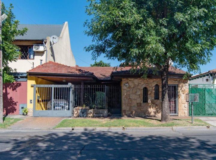 Casa · 196m² · 5 Ambientes · 1 Cochera