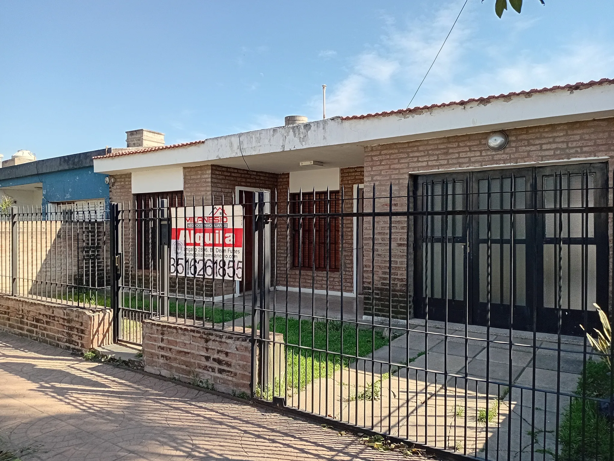 ALQUILO CASA-Bº DEAN FUNES-PACHECO DE MELO 5017-3D. LIV COC/COM 2 BAÑOS PATIO COCHERA DOBLE $770.000
