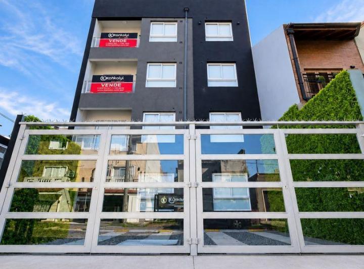 Departamento · 44m² · 2 Ambientes · 10 Cocheras