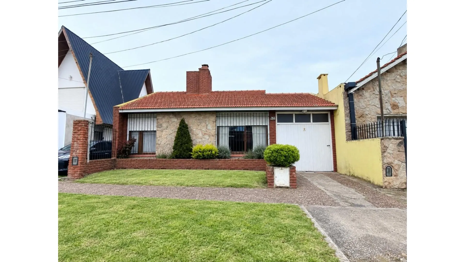VENTA CASA DE 3 AMB + QUINCHO TECHADO Y PARQUE