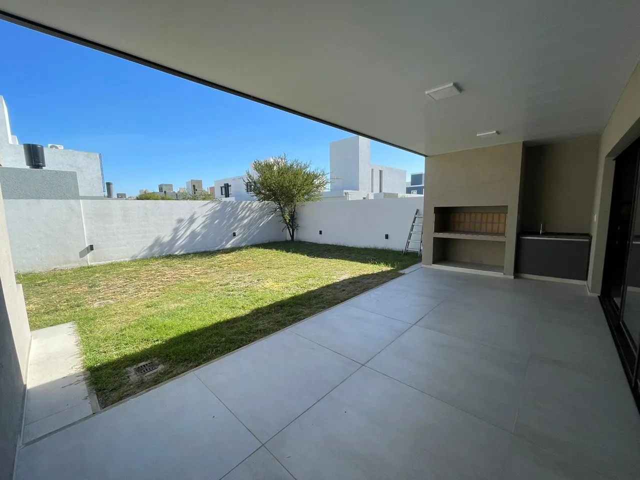 TERRAZAS DE MANANTIALES CASA EN VENTA A ESTRENAR PLANTA BAJA