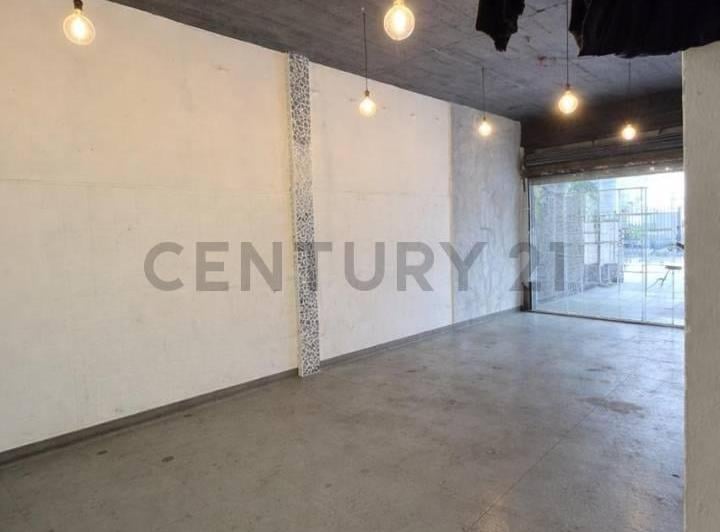 Local comercial · 246m² · 5 Ambientes · 2 Cocheras