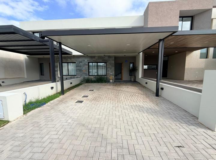 Casa · 120m² · 5 Ambientes · 2 Cocheras