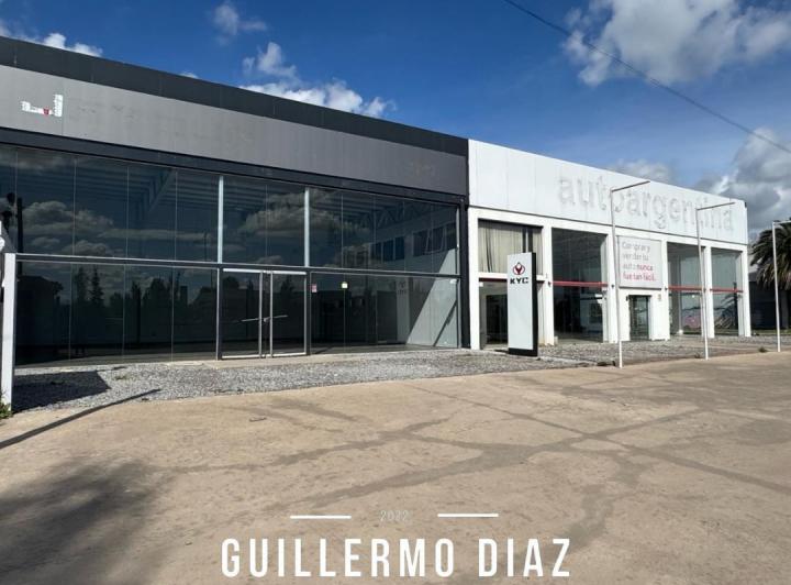 Local comercial · 1800m² · 15 Ambientes · 20 Cocheras