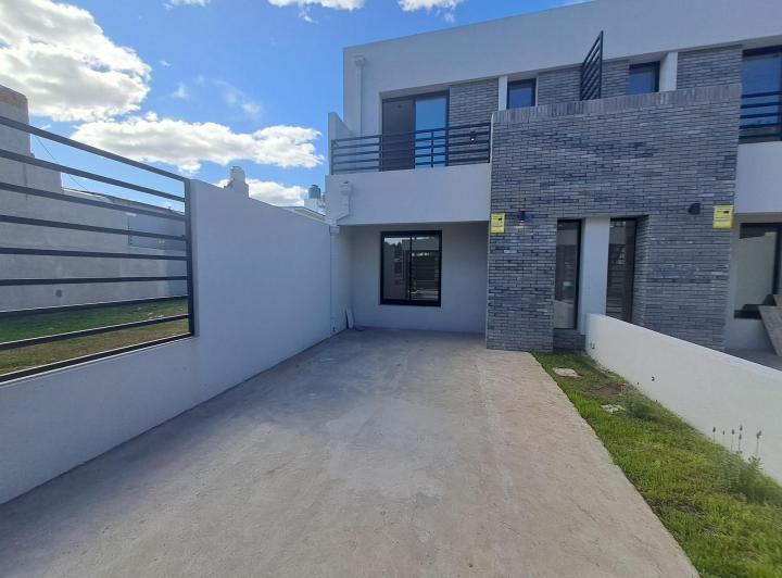 Casa · 98m² · 2 Dormitorios · 1 Cochera