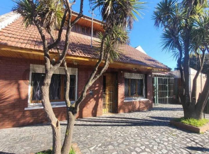 Casa · 120m² · 4 Ambientes · 2 Cocheras