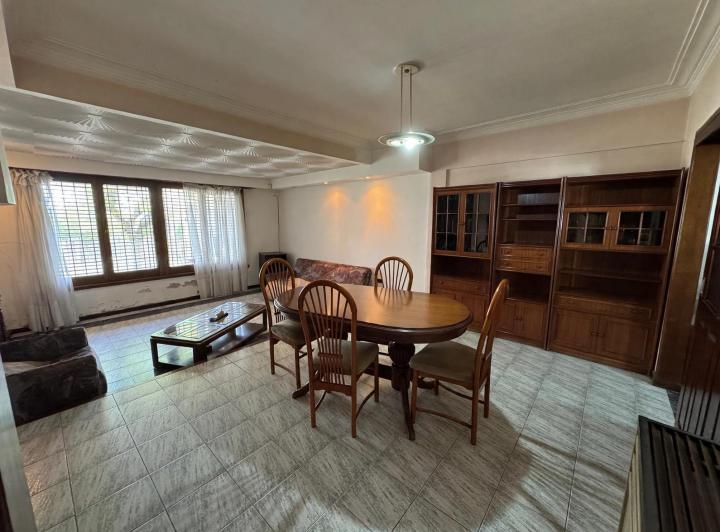 Casa · 200m² · 6 Ambientes · 2 Cocheras