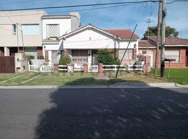 Casa · 224m² · 7 Ambientes · 1 Cochera