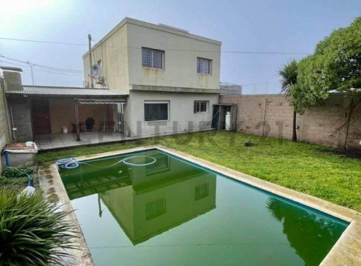Casa · 180m² · 4 Ambientes · 1 Cochera