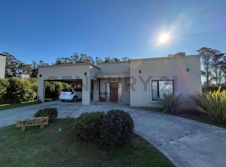 Casa · 140m² · 3 Ambientes · 1 Cochera