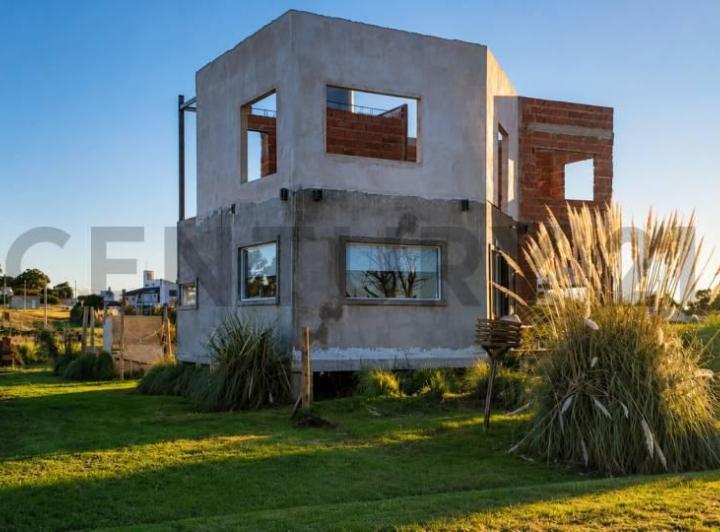 Casa · 160m² · 4 Ambientes · 2 Cocheras