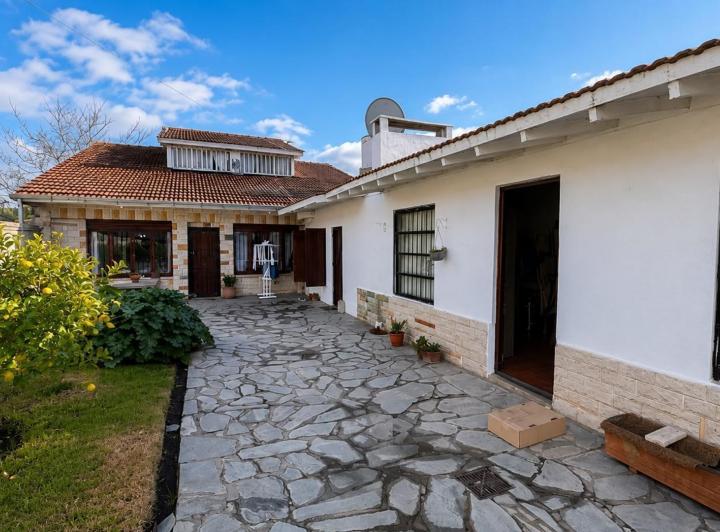 Casa · 170m² · 4 Ambientes · 2 Cocheras