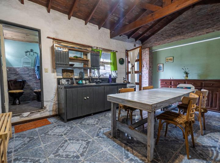 Casa · 190m² · 8 Ambientes · 2 Cocheras