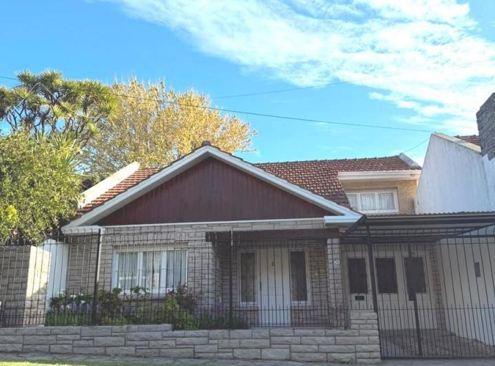 Casa · 245m² · 4 Ambientes · 2 Cocheras
