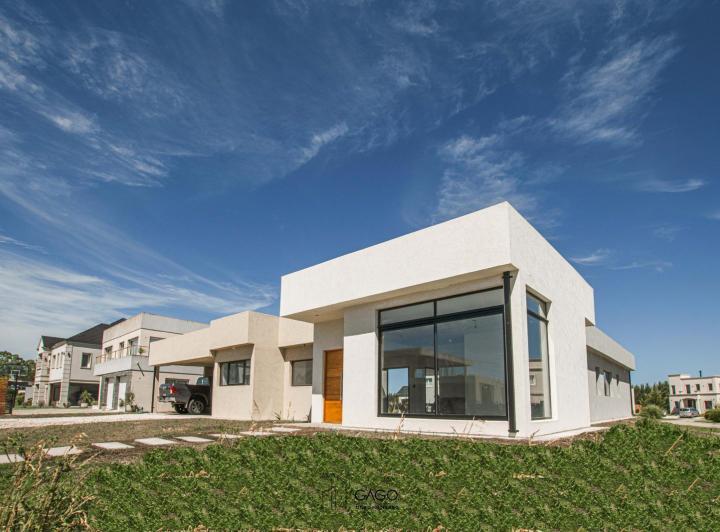 Casa · 175m² · 4 Ambientes · 2 Cocheras