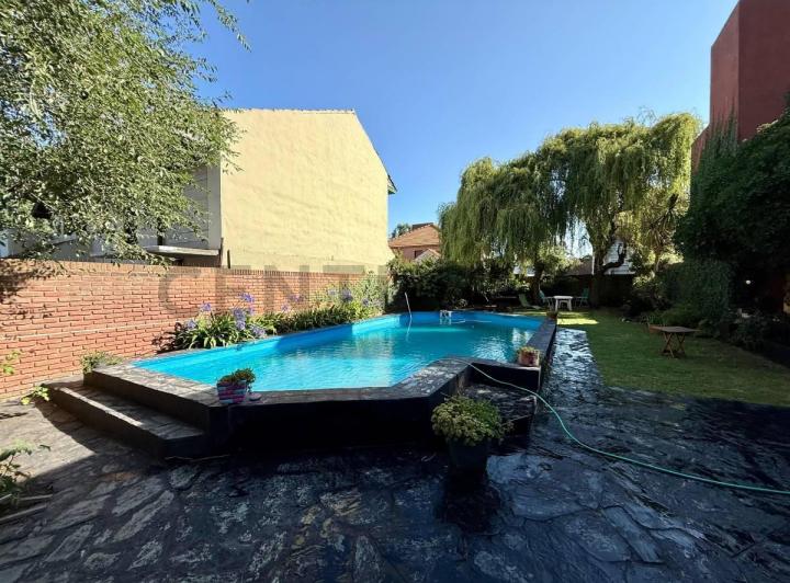 Casa · 185m² · 5 Ambientes · 3 Cocheras
