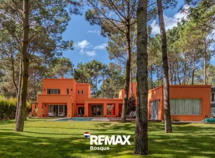 Casa · 419m² · 5 Ambientes · 1 Cochera