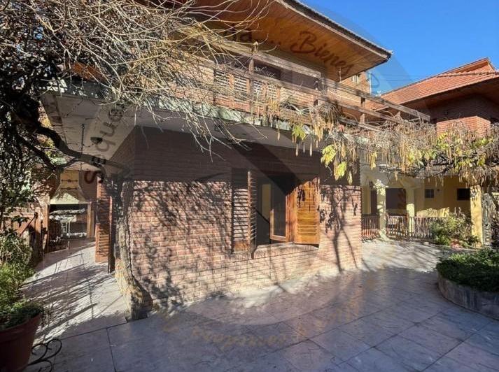 Casa · 231m² · 5 Ambientes