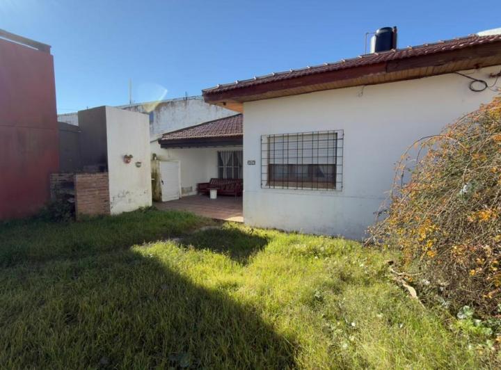 Casa · 70m² · 3 Ambientes · 2 Cocheras