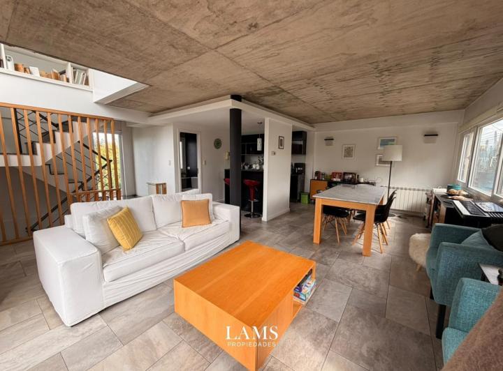 Casa · 250m² · 4 Ambientes · 2 Cocheras